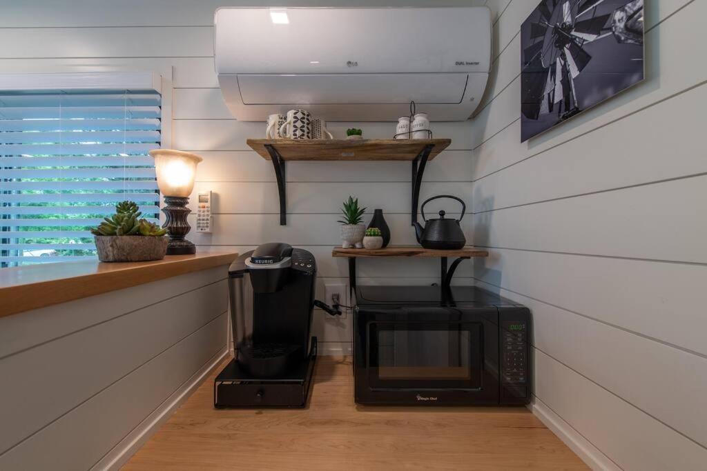 The Windmill-Tiny Container Home Min To Magnolia Bellmead Exterior foto